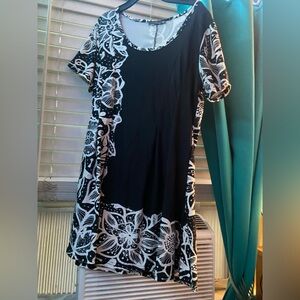 Chic Asymmetrical Black and White Floral Dress